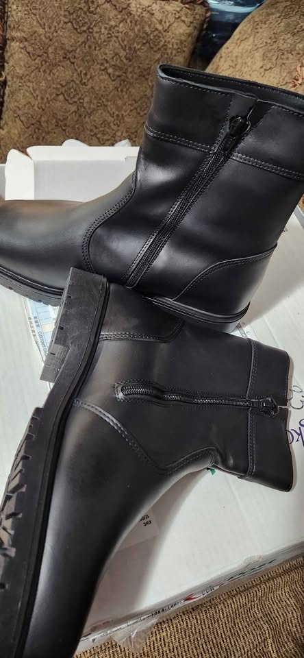 Brand new Men's zippered winter black boots - photo 3