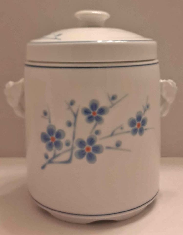 vintage Cheng's White Jade Porcelain Covered Jar.