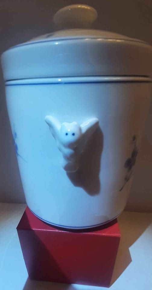 vintage Cheng's White Jade Porcelain Covered Jar. - photo 3