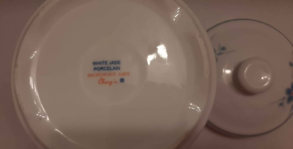 vintage Cheng's White Jade Porcelain Covered Jar. - photo 5