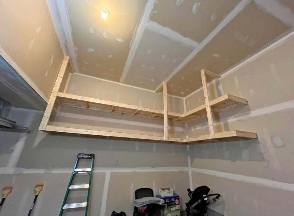 Garage custom shelves - photo 4