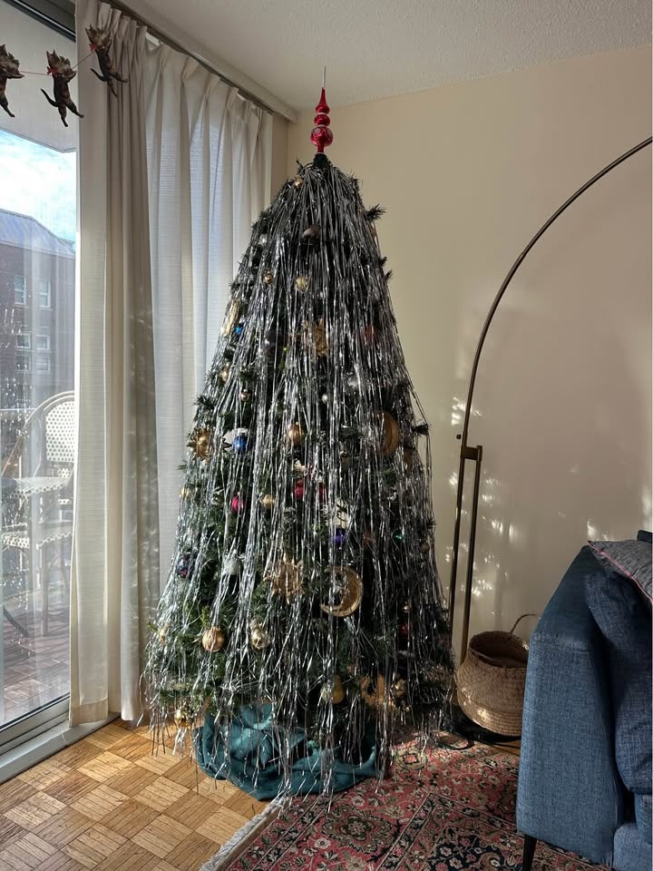 Free Artificial Christmas Tree - photo 2