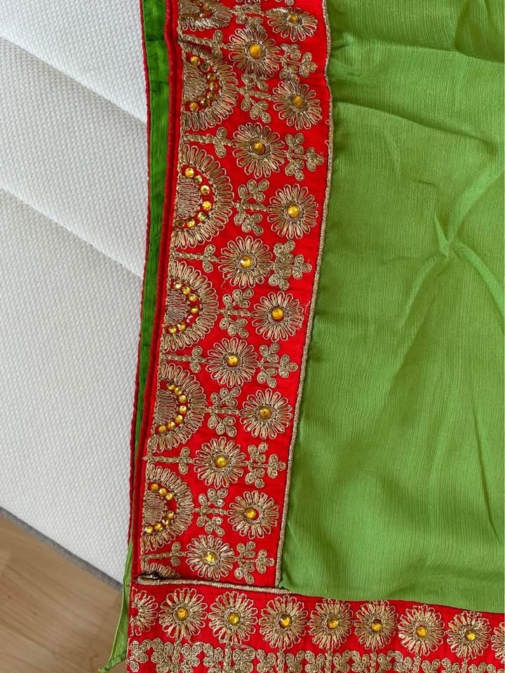 Beautiful traditional Saree with heavy border - Gently used - photo 2