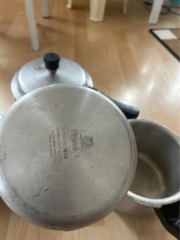 Indian Cookers with Whistle and Lid - photo 2
