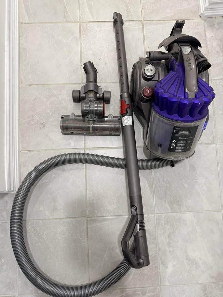 Dyson Canister Vacuum - photo 2