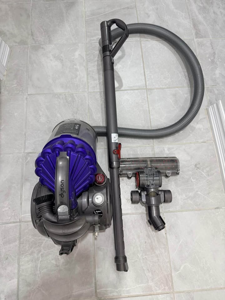 Dyson Canister Vacuum - photo 4