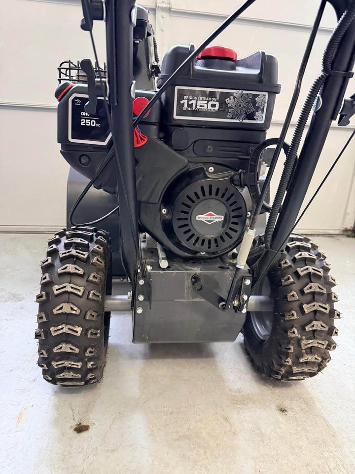 Briggs & Stratton 1150 SnowSeries 250cc OHV Snow Blower - photo 2