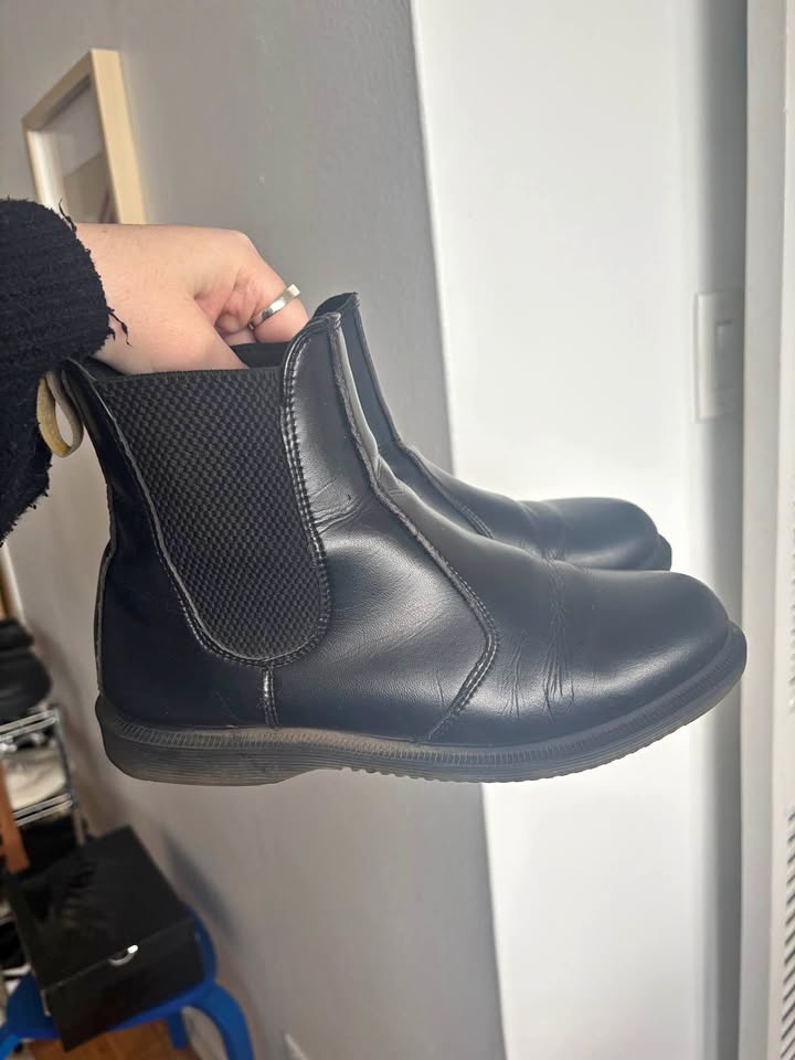 Women’s Vegan Doc Martens Boots Size 9
