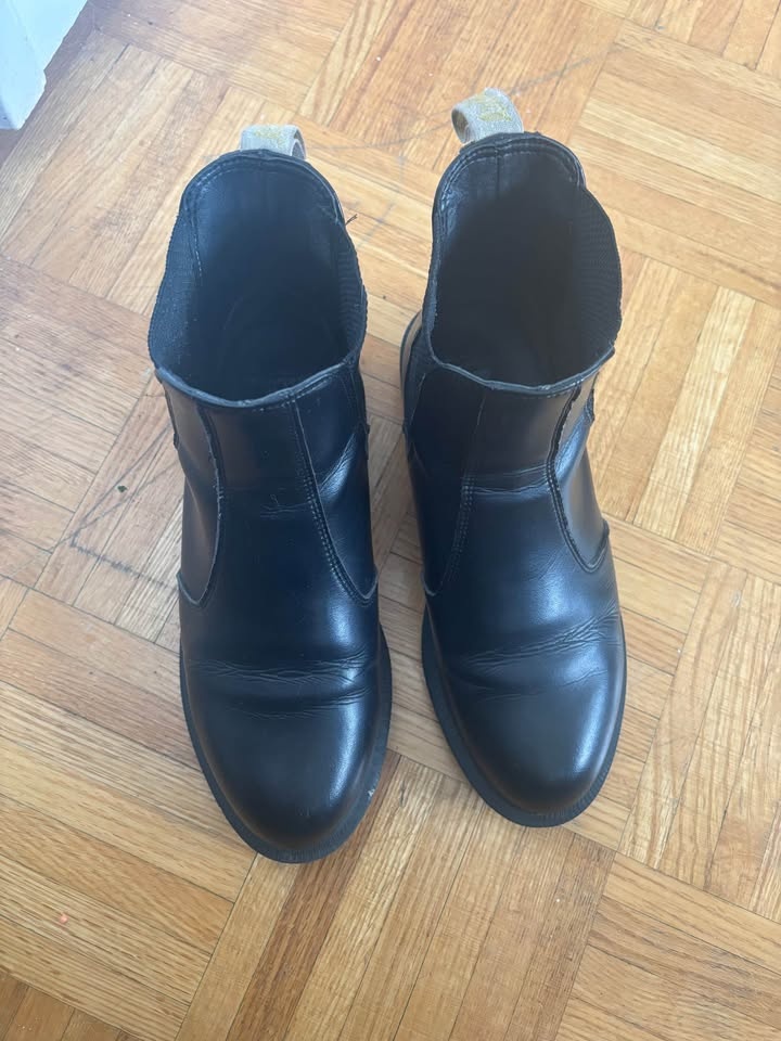 Women’s Vegan Doc Martens Boots Size 9 - photo 2