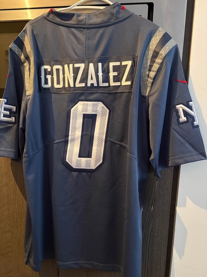 Nike Gonzalez New England Patriots Rivalry Jersey - Medium - photo 2