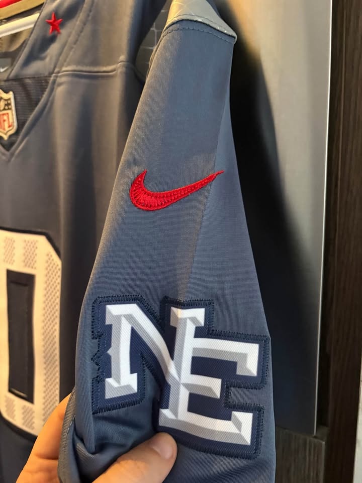 Nike Gonzalez New England Patriots Rivalry Jersey - Medium - photo 4