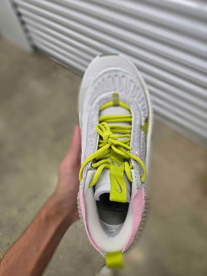 Nike Cosmic Unity 3 Basketball Shoes - photo 4