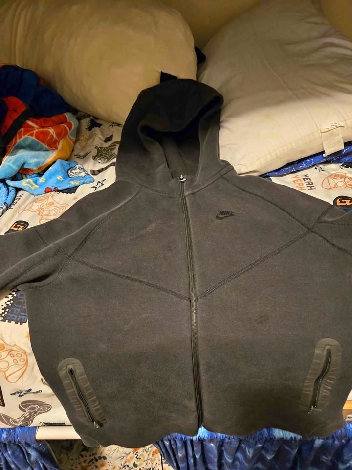 Black Nike Tech