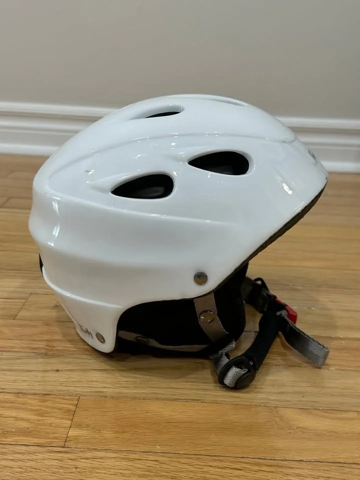 Firefly Ski Helmet for Kids: Safety & Style Combined! image indicator(4)