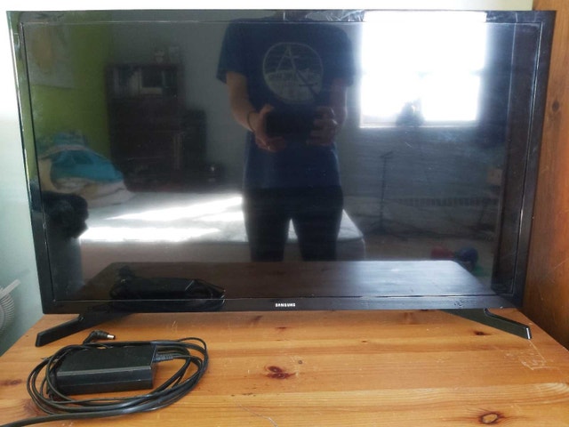 Samsung 32" HD TV Model UN32J4000AF