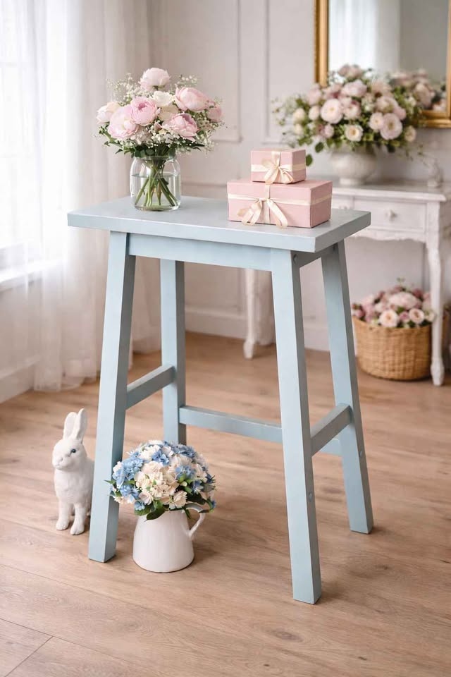 French Country Hand-Painted Stool / Plant Stand - photo 3