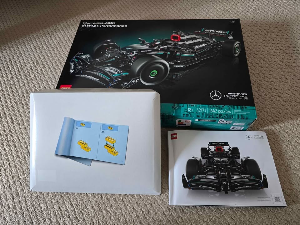 Lego Technic Mercedes-Amg F1W14 E Performance Car ***BUILT*** - photo 3