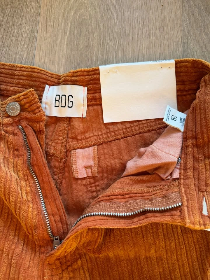 BNWT BDG High-Rise Baggy Corduroy Pants - Size 28 - photo 3