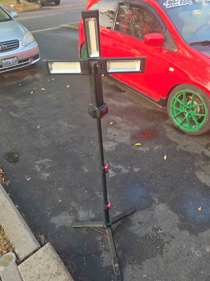 Husky 2200Lumens LED Work Light With Tripod thumbnail