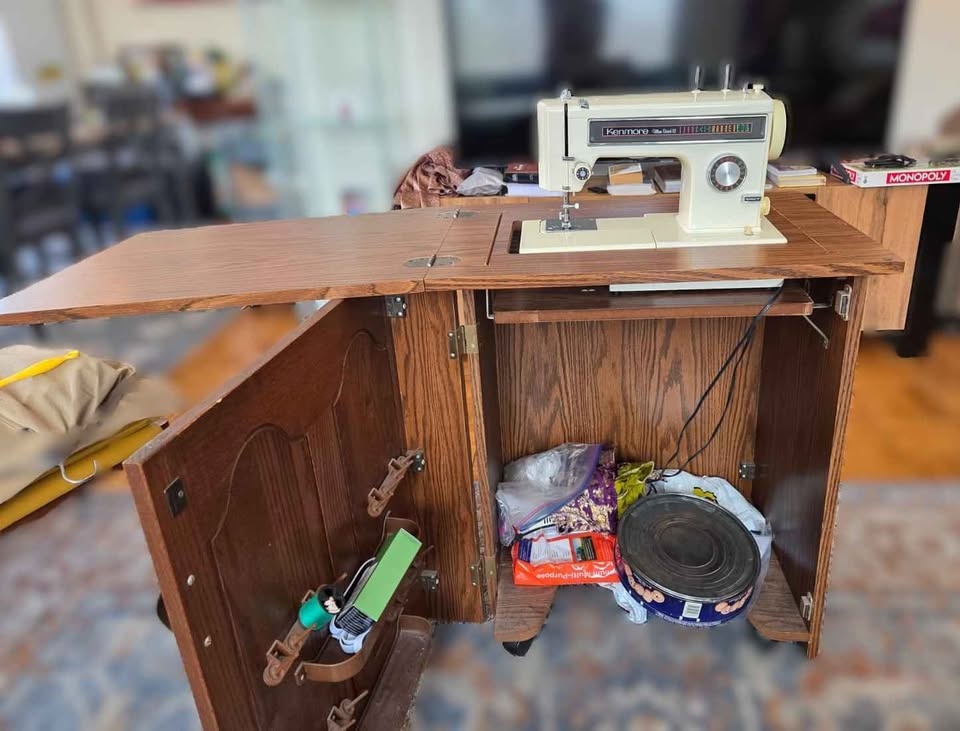 Kenmore Automatic Sewing Machine with Cabinet - photo 4