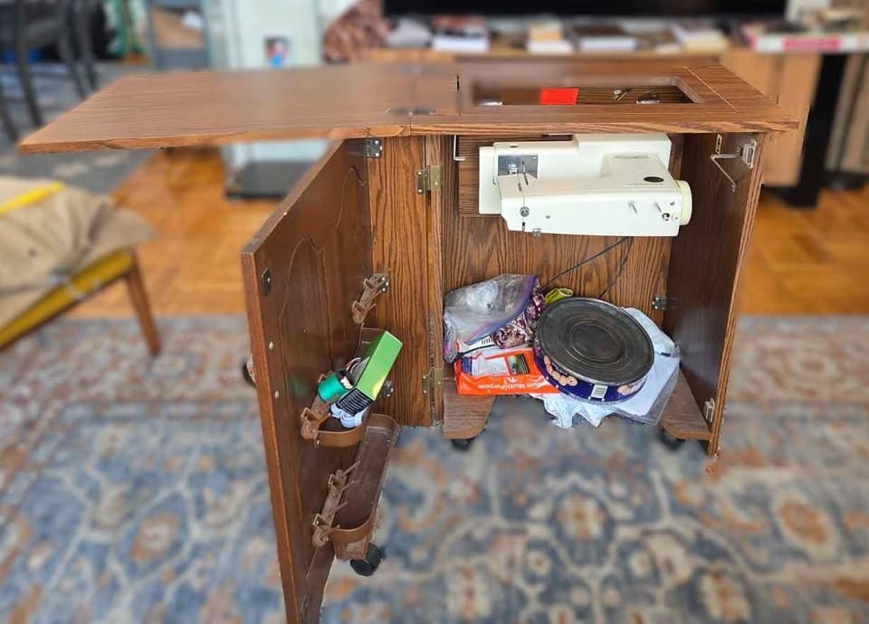Kenmore Automatic Sewing Machine with Cabinet - photo 5