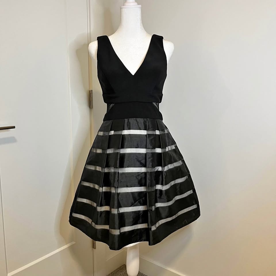 Xscape NEW mini dress - Size 4