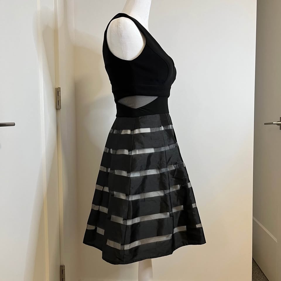 Xscape NEW mini dress - Size 4 - photo 2