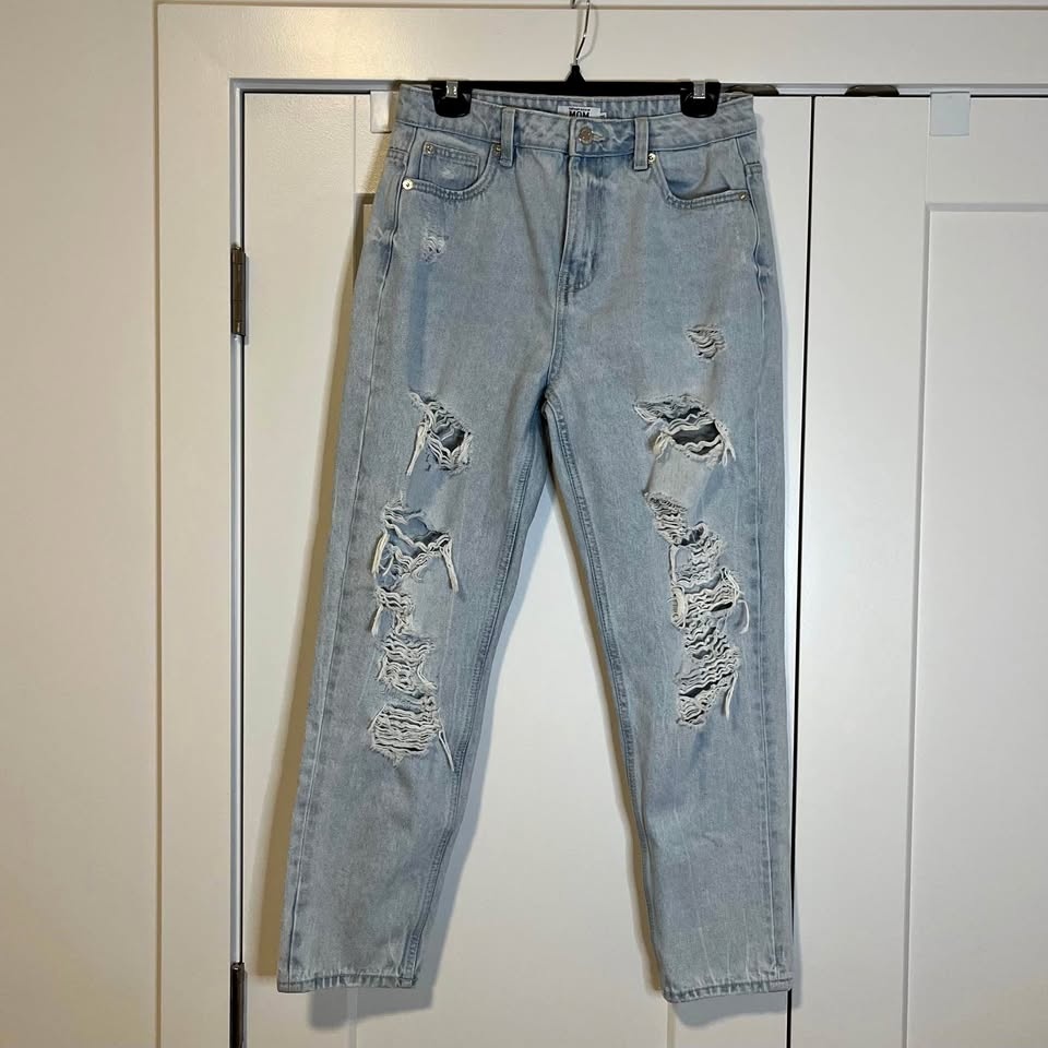 REFUGE High Rise Mom Fit Jeans - Size 5/6