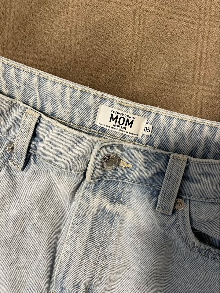 REFUGE High Rise Mom Fit Jeans - Size 5/6 - photo 3