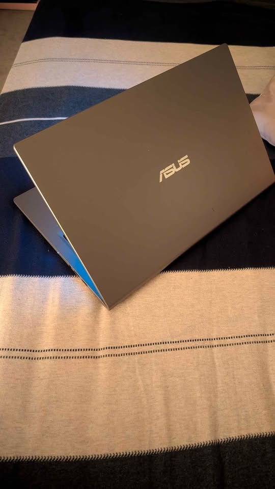 Asus 15 inch Laptop - photo 2