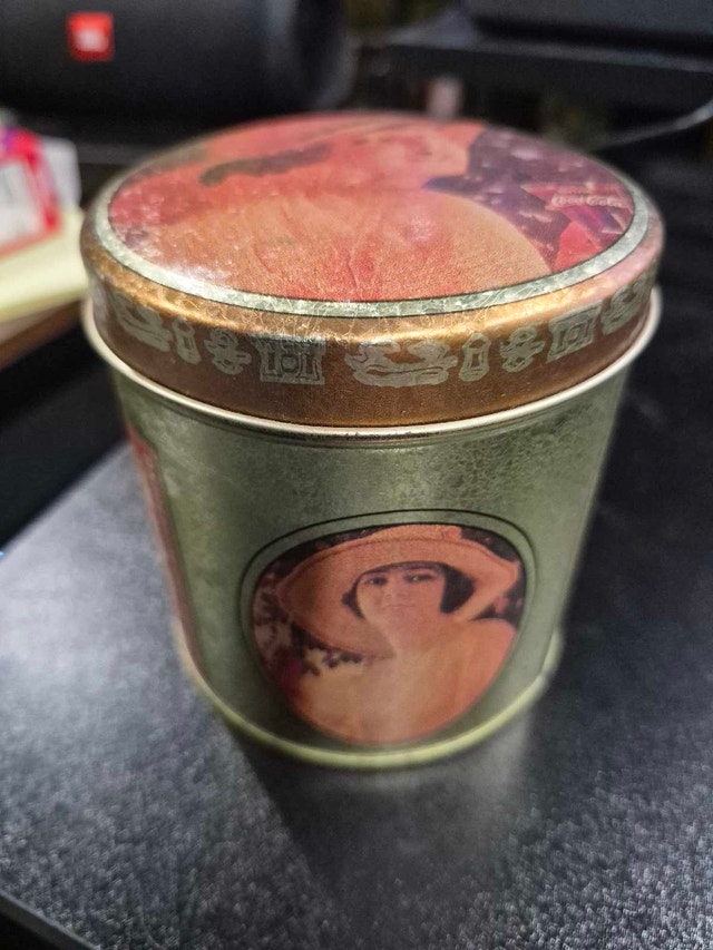 Coca-Cola Tin with Lady in Hat