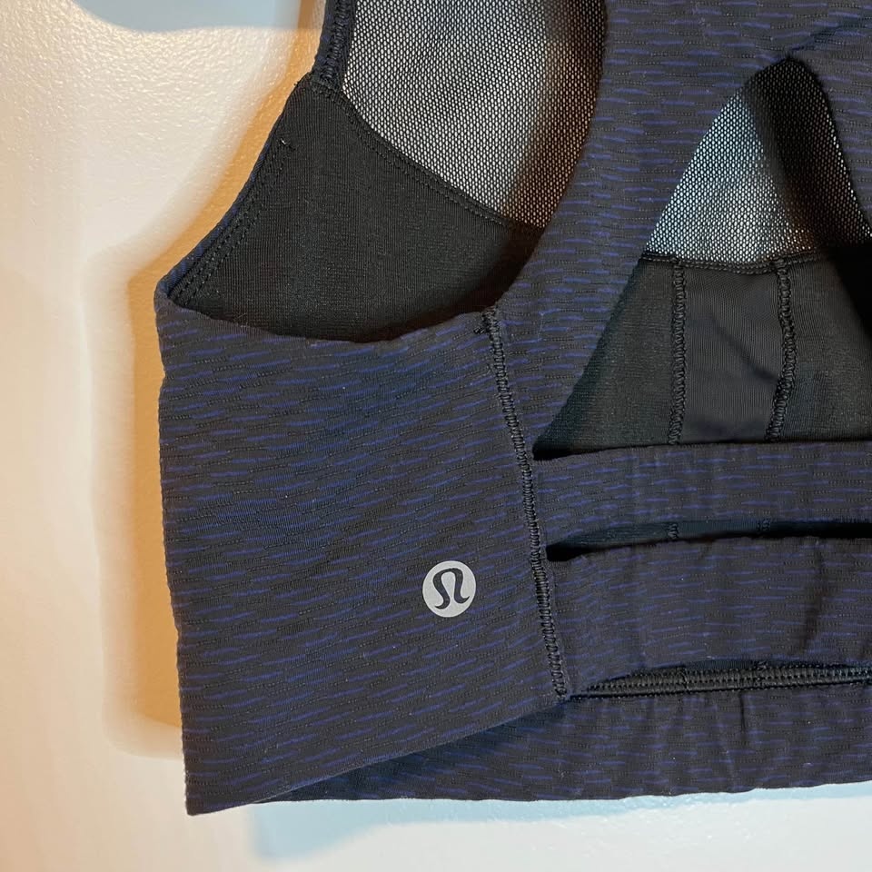 Lululemon Sports Bra - Size 4 - photo 2