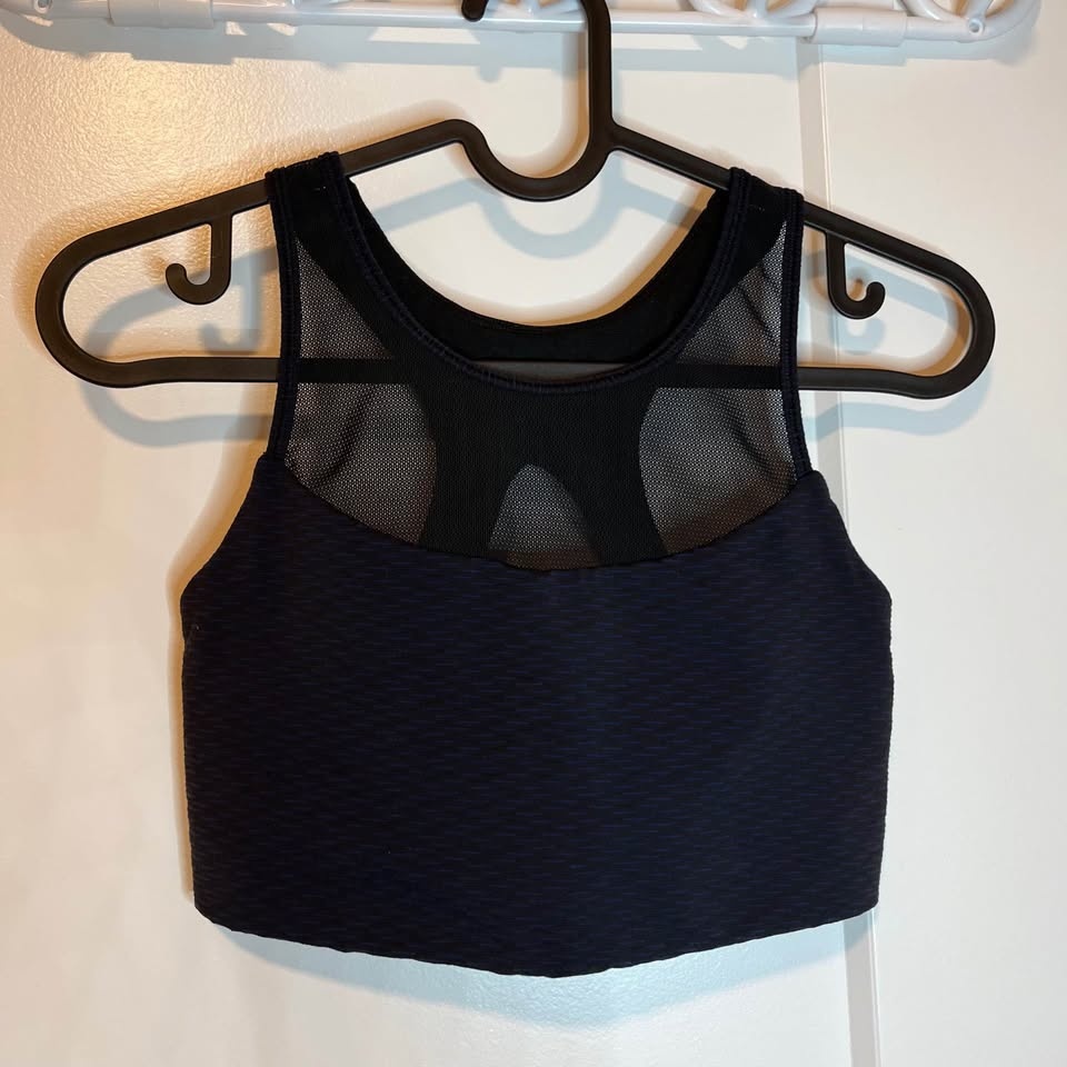 Lululemon Sports Bra - Size 4 - photo 3