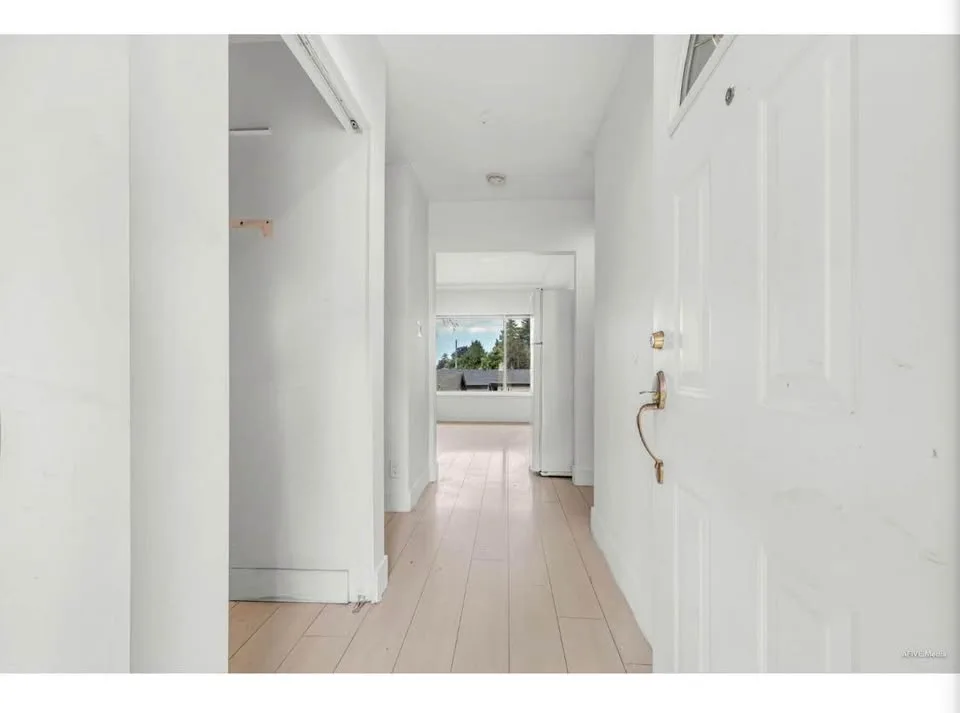 3 Beds 1 Bath - House image indicator(3)