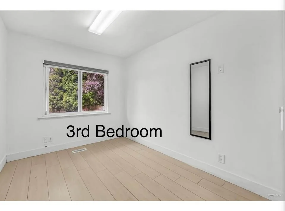 3 Beds 1 Bath - House image indicator(5)