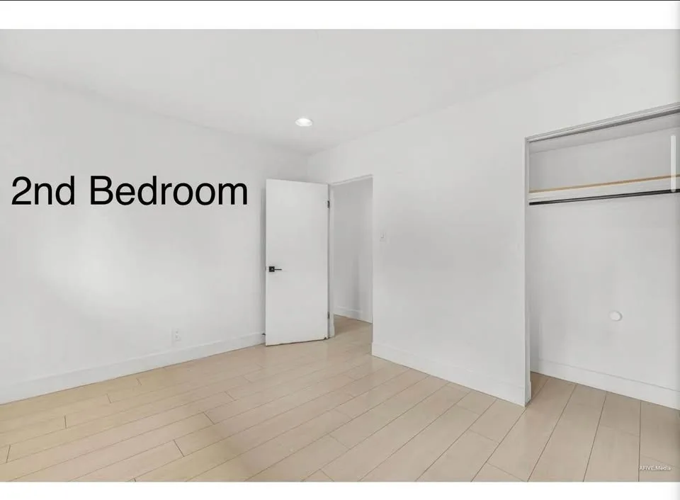 3 Beds 1 Bath - House image indicator(7)