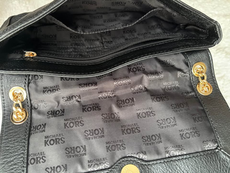 Michael Kors Hamilton Small Flap Bag Black Leather - photo 4
