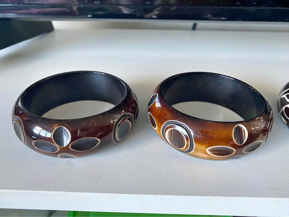 Bangles/Bracelets