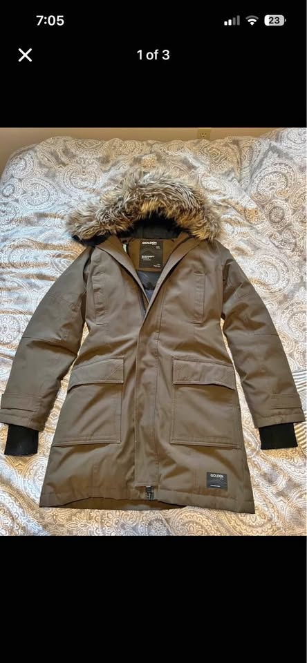 Aritzia Parka Size Small Jacket
