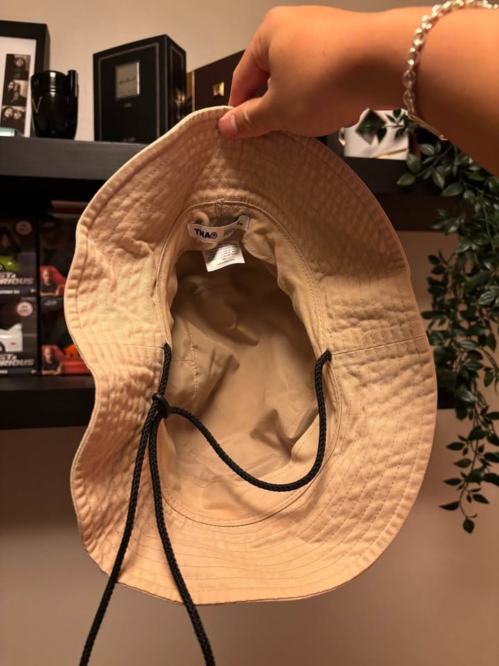 TNA Aritzia Bucket Hats - photo 5