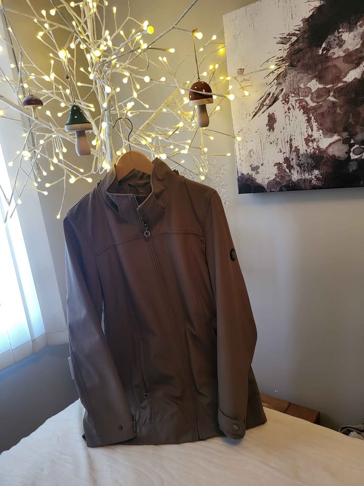 Calvin Klein Water Resistant Taupe Jacket - Size 12 - photo 5