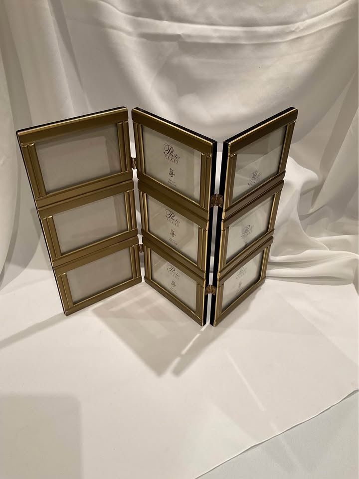 Brass Bi-Fold Photo Frame 3.5 x 5 - photo 3