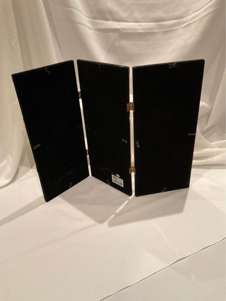 Brass Bi-Fold Photo Frame 3.5 x 5 - photo 4