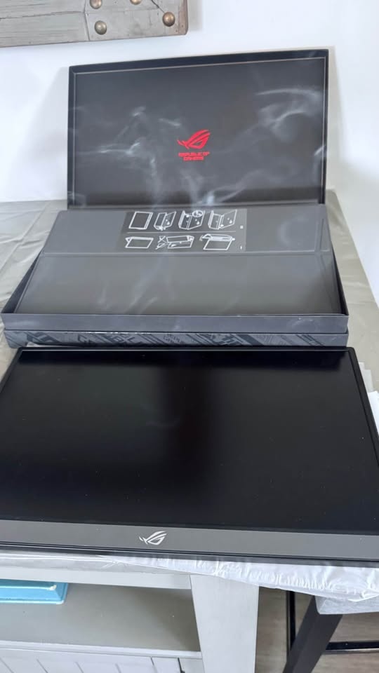 ROG STRIX XG17 Portable Gaming Monitor - photo 3