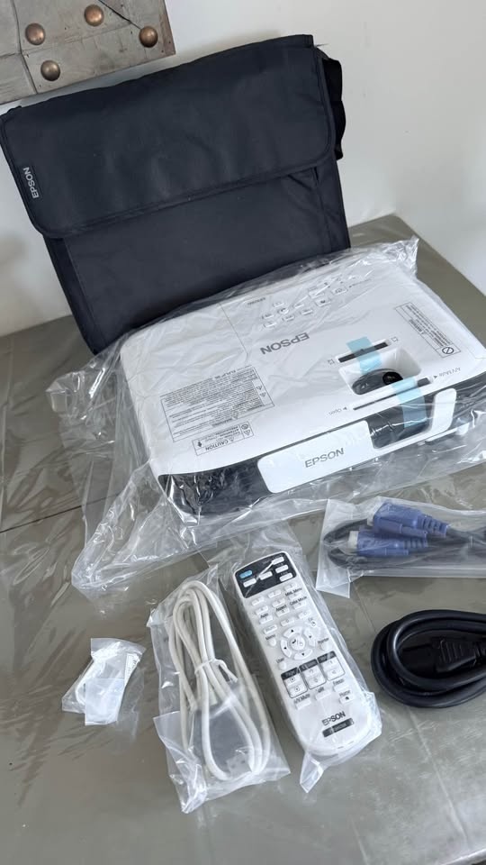 Epson EX5260 Wireless HDMI Projector - photo 3