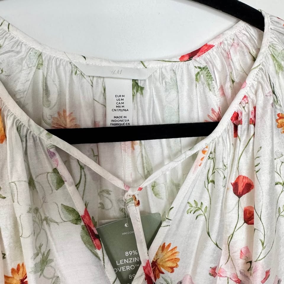 Silky Mini Floral Dress w tie details | Size Medium | New w tags - photo 5