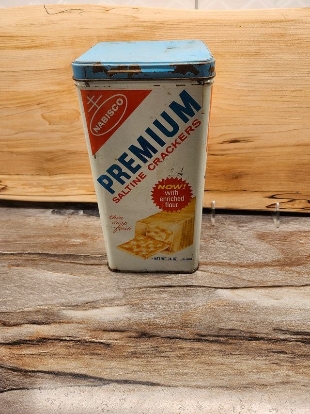Vintage Cracker Tin - photo 2