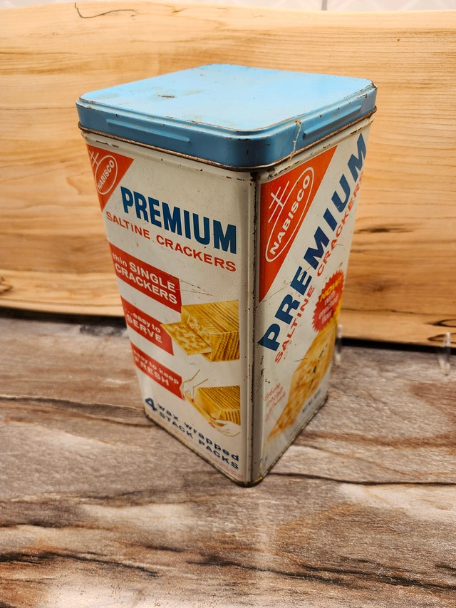 Vintage Cracker Tin - photo 3