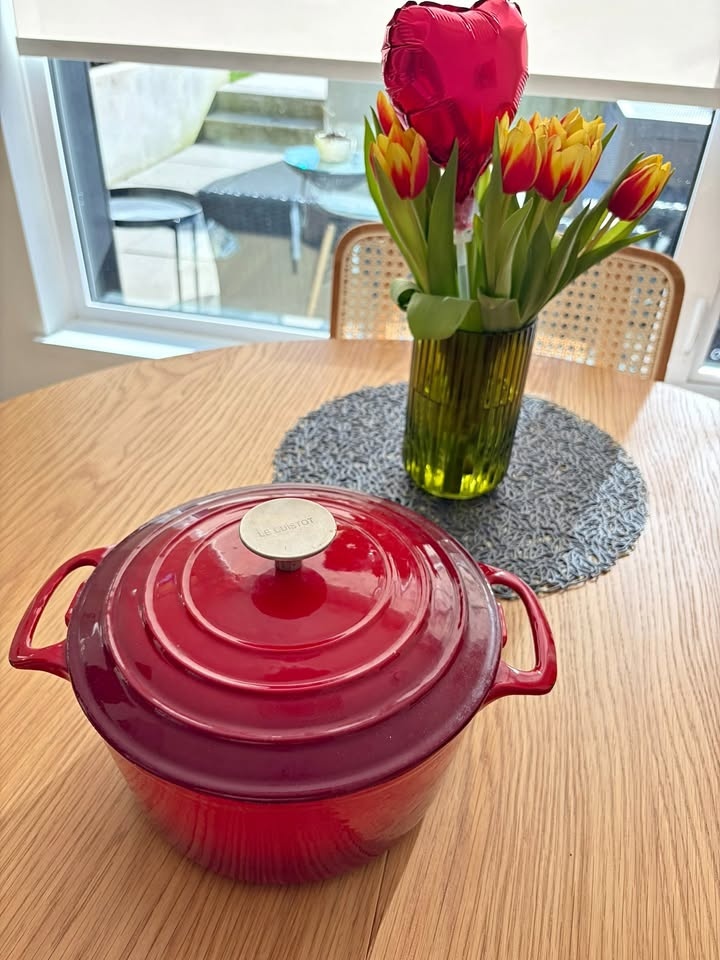Le Cuistot Ceramic Round Dutch Oven - Red