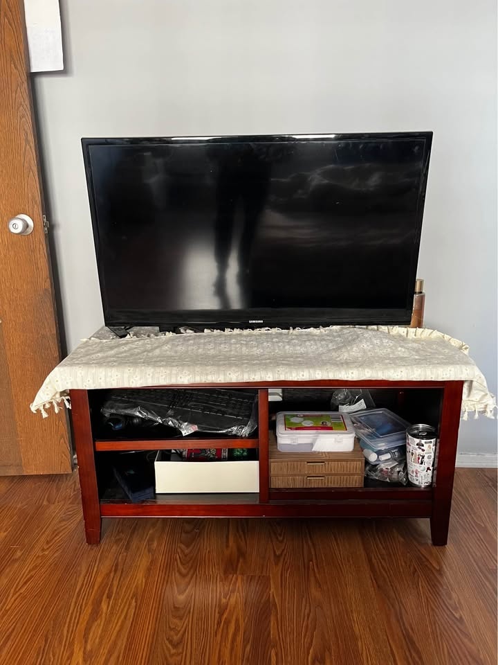Samsung 41" Smart TV & TV Stand - photo 2
